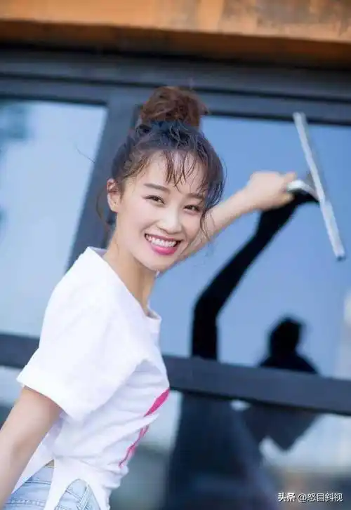 原创事实证明33岁无人敢娶的蓝盈莹已经彻底活成了一个笑话