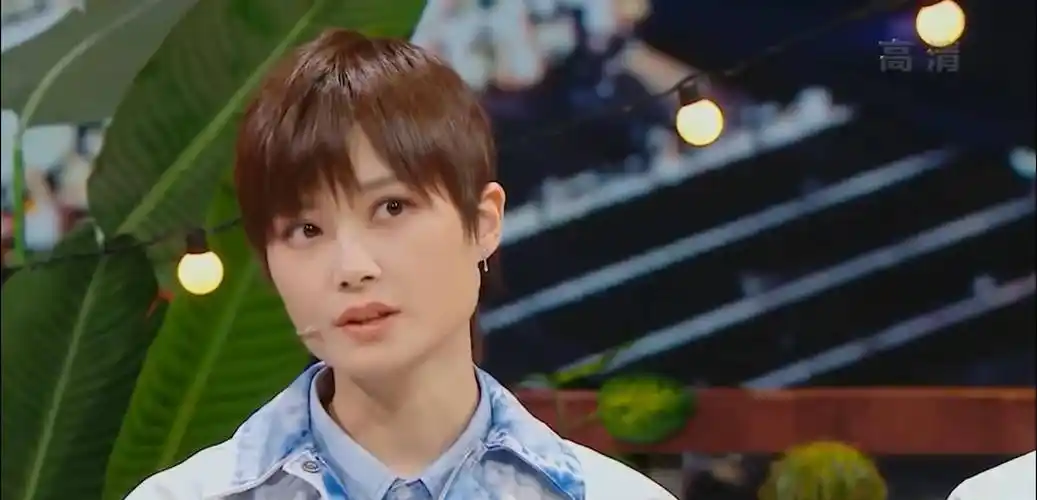 李宇春:曾是娱乐圈中最特立独行的艺人,如今成为了女王!