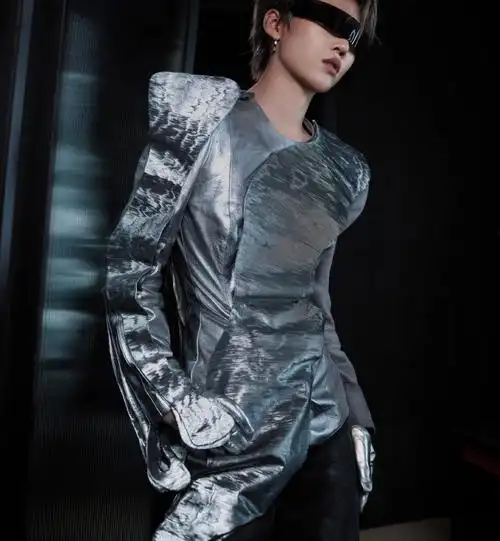 刘雨昕未来感机械女战神