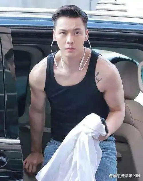 是彭于晏,还是吴京,又或者是现在火的其他男明星?型男肌肉男?