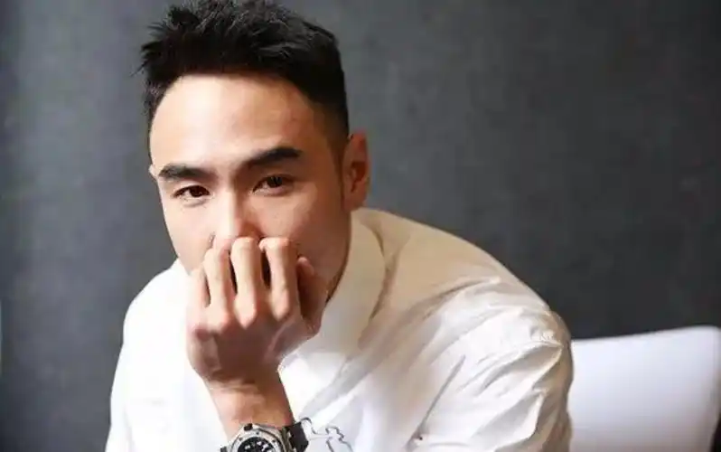 阮经天41岁成功转型,网友的审美不再停留在小鲜肉上!