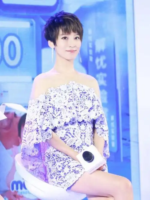 吴京妻子谢楠:嫁偶像,挺着孕肚办婚礼,4年生两子,成人生赢家