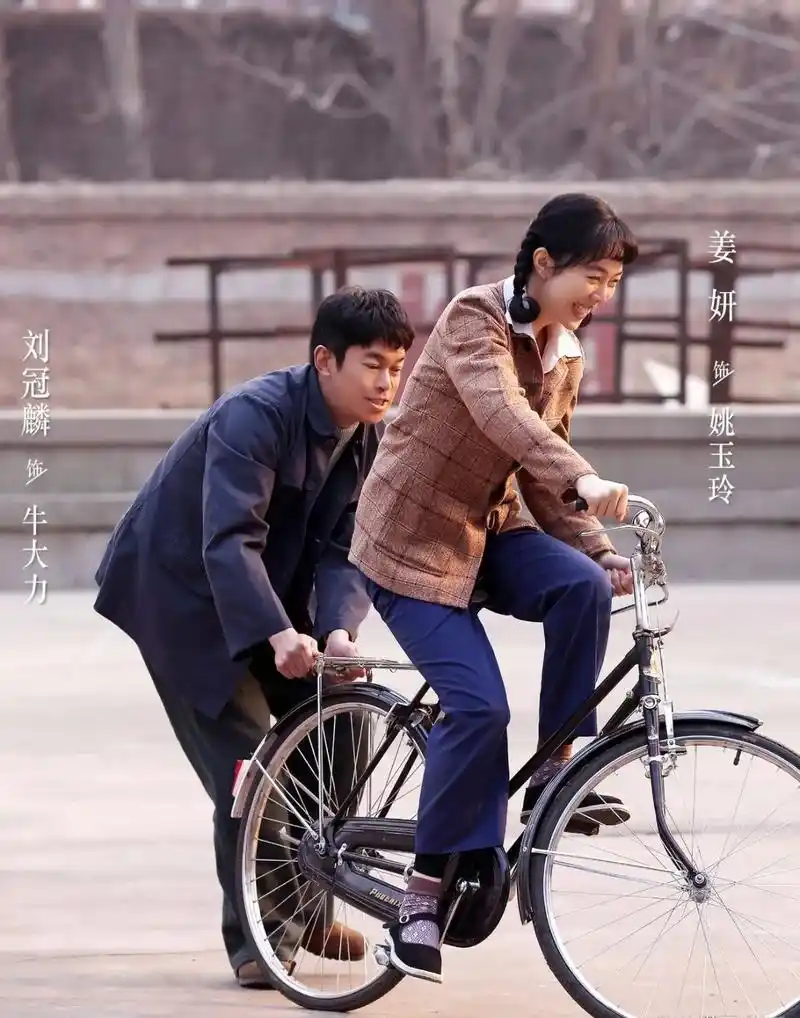 电视剧《南来北往》中牛大力对姚玉玲的卑微爱情故事,引发了观众 - 抖