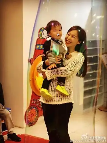 林申老婆杨雨辰和儿子近照大曝光不仅和李沁是好友更撞脸李沁