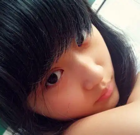 求几张12岁漂亮女孩的照片,要同一个人的!