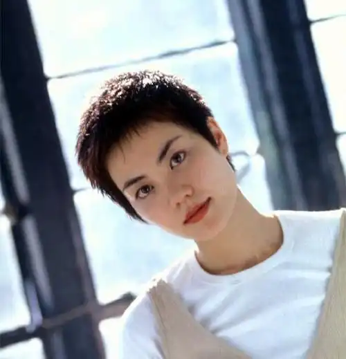 当女明星遇到寸头:杨颖帅翻,迪丽热巴a爆,看到她:流口水