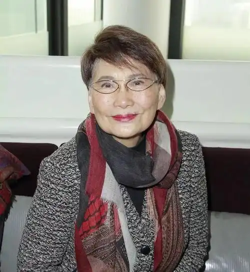 她陪伴百亿富豪45年终于嫁进豪门丈夫107岁去世给她留了38亿