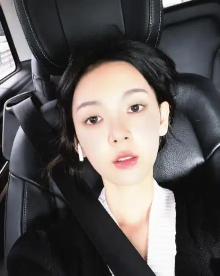 陈瑶车内怼脸自拍##陈瑶放风自拍
