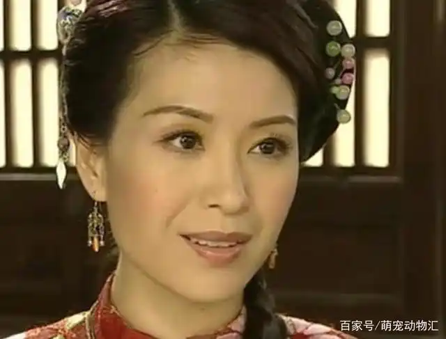 伍咏薇在事业巅峰嫁入豪门,婚后不久回归常态,50岁的她洒脱生活