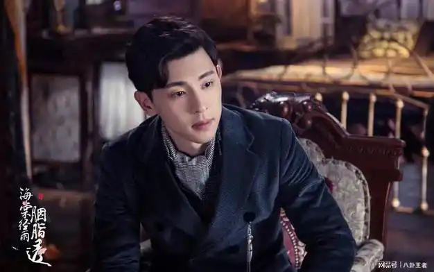 被封杀两年后邓伦近况曝光!最近开火锅店又有热度啦,又想复出了