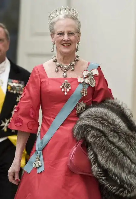 丹麦的疯狂女王玛格丽特抽烟喝酒不避讳还是时尚弄潮儿