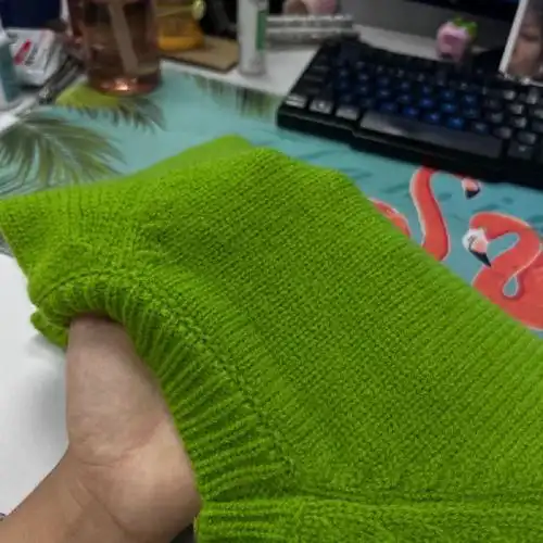 绝绝子的绿色毛衣