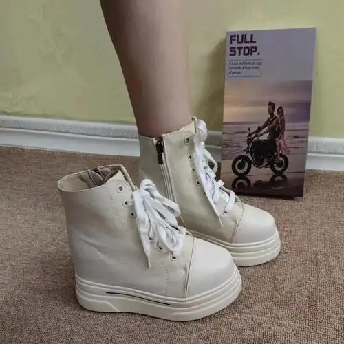 这双帆布鞋真的超级轻,穿上去感觉脚底都没有负担!