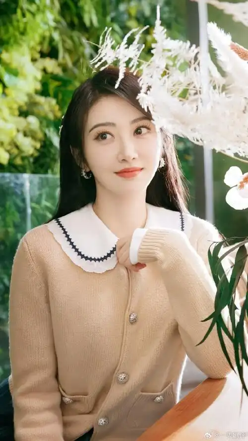 甜甜的景甜在温柔气质中像可爱的小白兔!