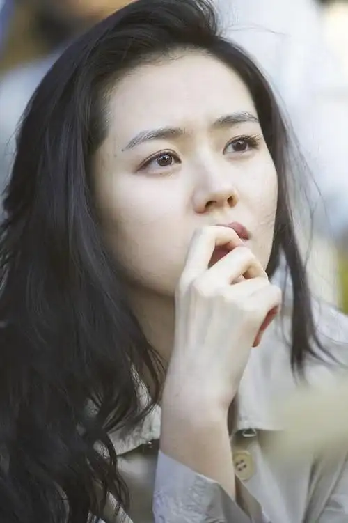 韩国纯天然美女孙艺珍,从"国民初恋"进化到"国民漂亮姐姐"