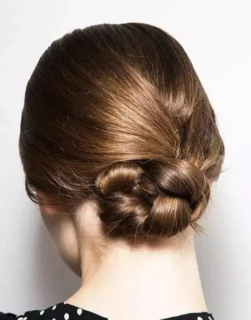 国外都流行这样扎低发髻,优雅又淑女,美翻了全世界!