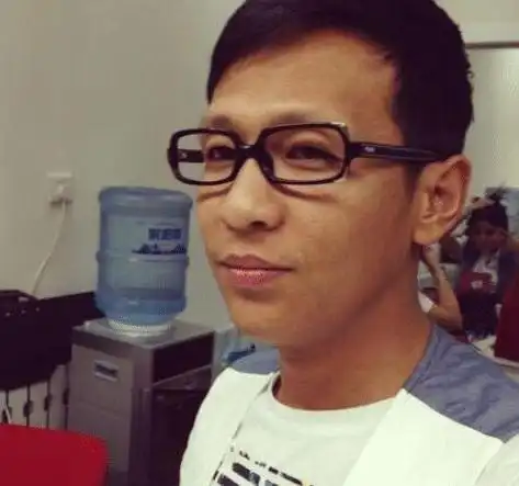 宋小宝成名后抛弃糟糠之妻二婚娶白富美粉丝如今成人生赢家