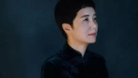 《风暴舞》阮太元反派大佬,蒋雯丽黑色皮衣,尽显摩登气质