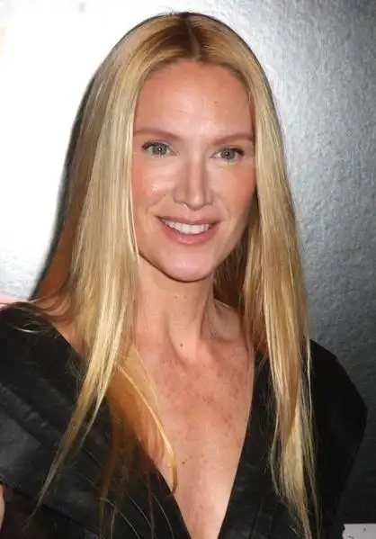 凯莉·林奇(美国女演员)_石塘网