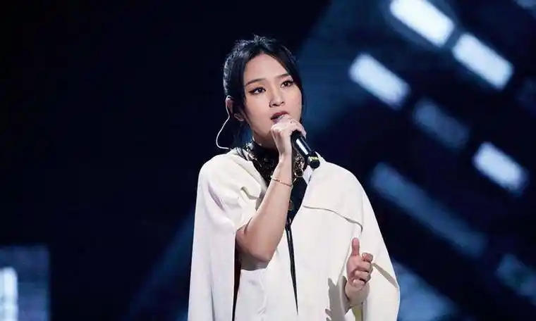 周笔畅参加综艺节目,以素颜出镜,打脸整容传闻造谣者