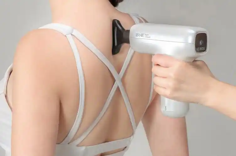 今天小舒来说斜方肌的放松方法,此处的放松非常适合健身党,长期学习