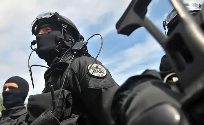 这就是特种部队执行任务时蒙面的原因,但是网上还有些恶搞版的,也贴