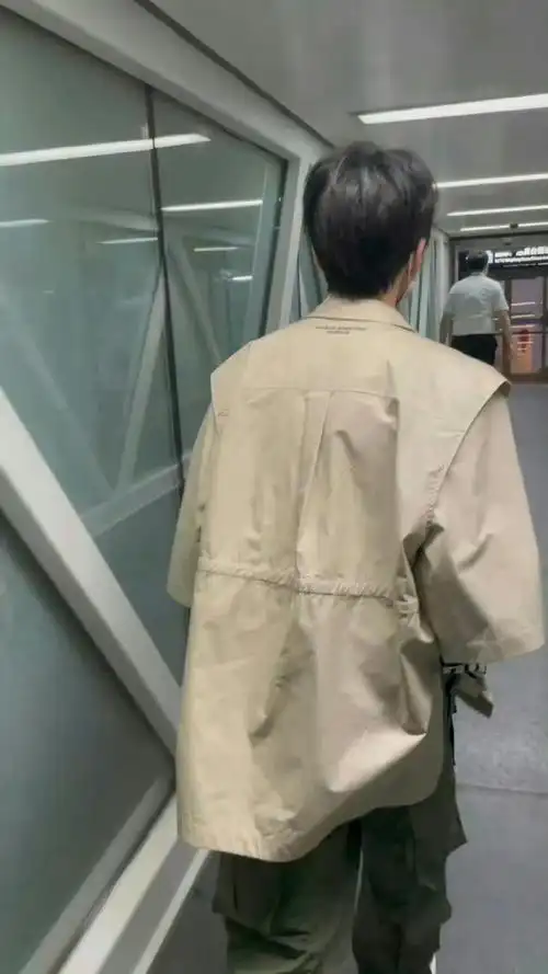 王俊凯工作室 多发爱看##天王的爸天后的妈破碎的家庭顶流的他