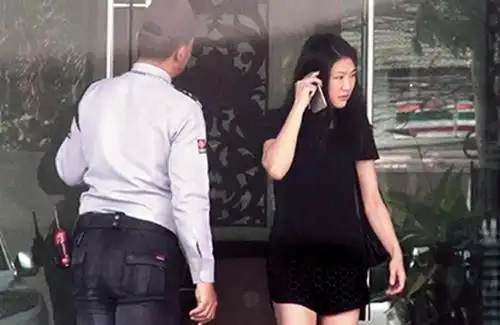 钟汉良隐婚妻子谢易烨,曾被卓伟拍到带着孩子探班,也曾公开承认