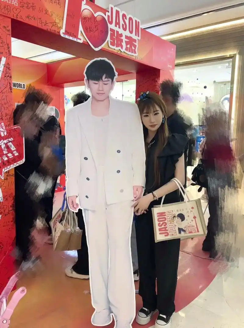 纪念和杰哥的合影91#张杰 #张杰未live曜北斗巡回演唱会 - 抖音