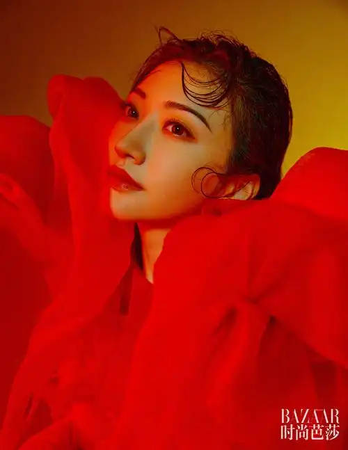 景甜时尚芭莎封面造型写真大片图片1