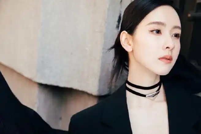 陈都灵黑西装好a##陈都灵黑西装街头大片