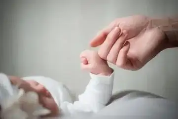 儿童发展的五个阶段,家长该如何做|依恋|婴儿期|抚养者|孩子成长过程