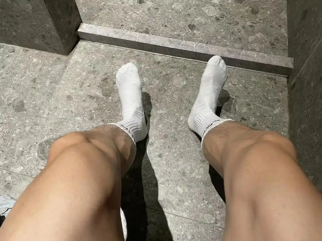 勾√一下!#体育生的腿 #腿毛 #无处安放的小jio #大数 - 抖音