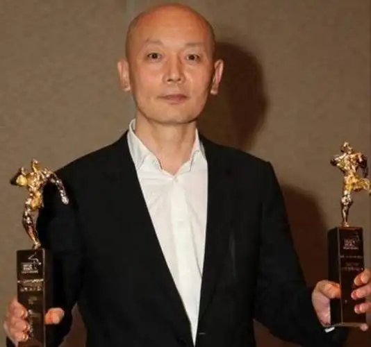 66岁的葛优:父母都已去世,妹妹远在美国,如今憔悴不已