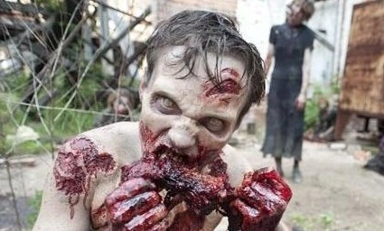 美街头上演真实丧尸一幕 食脸男疯狂啃食人脸