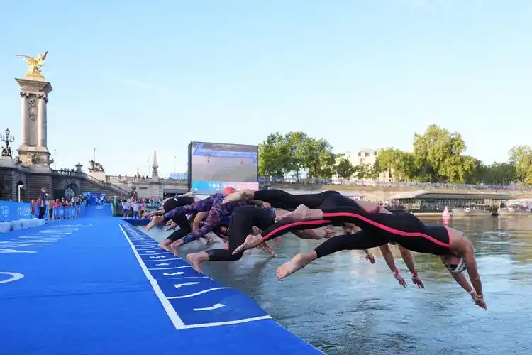 巴黎奥运会丨马拉松游泳——女子10公里赛况(5)