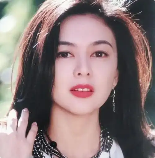邱淑贞女儿身材抢镜五官酷似年轻的关之琳基因真的很重要