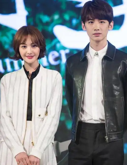 白敬亭偷偷用小号给郑爽新剧宣传被粉丝抓住后用三个表情回应