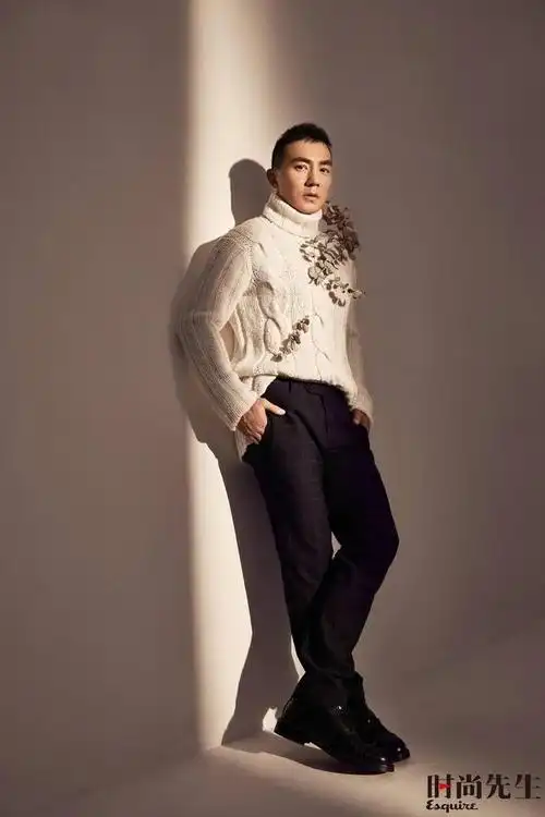 刘畊宏是一个好动,健康,身材完美的熟男绅士,一个拥有俊俏外表的优质