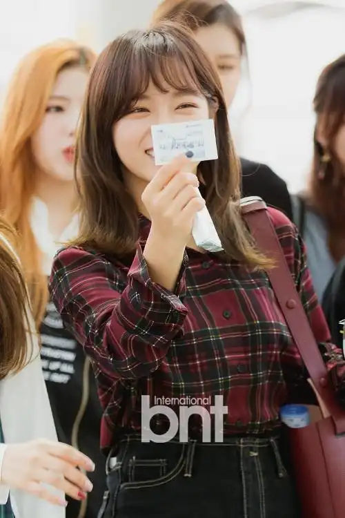 组图:gugudan现身机场 赴新加坡举行粉丝见面会_高清图集_新浪网