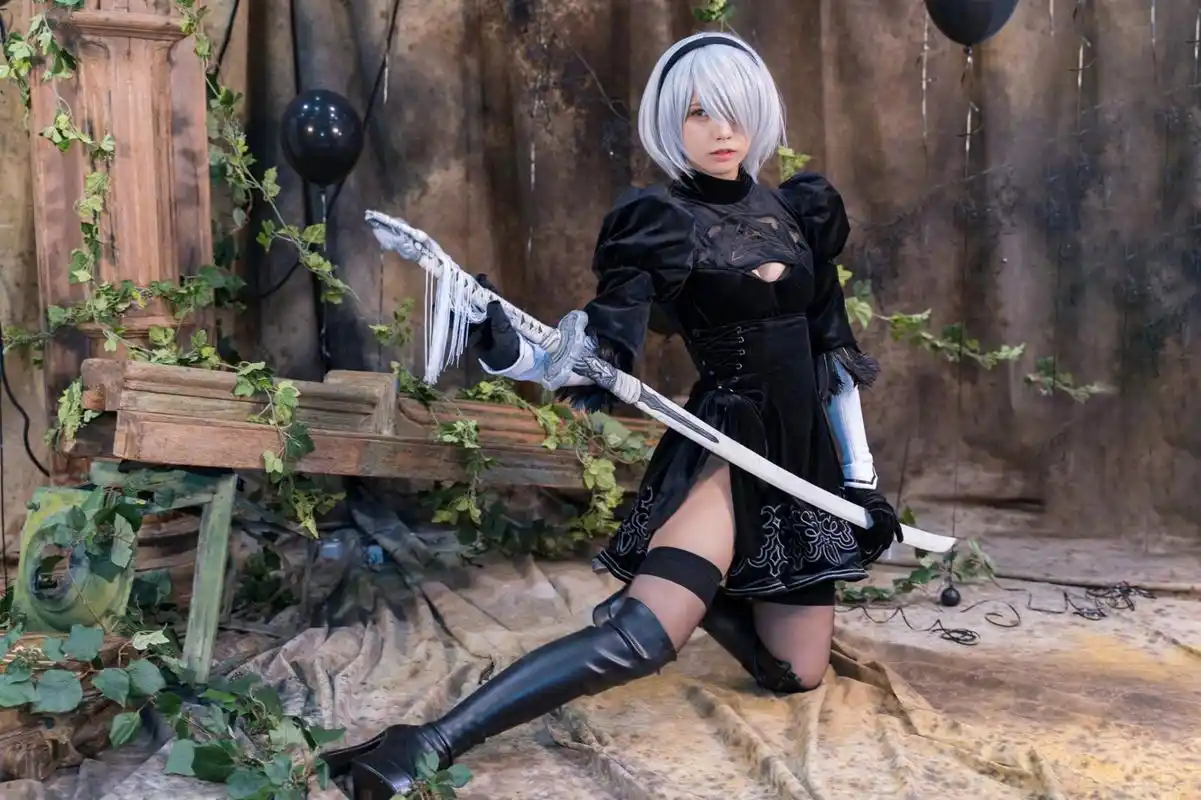 日本美女enako cos《尼尔》2b 黑丝美腿性感撩人