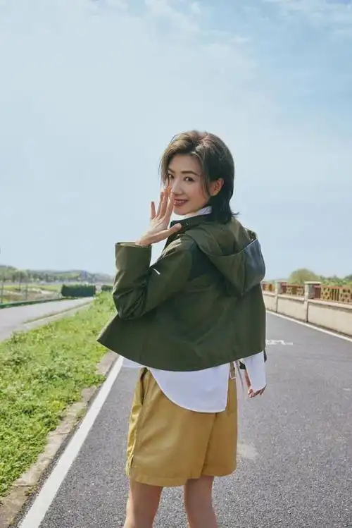 最近,著名演员万茜在社交媒体上庆祝了她的41岁生日并晒出了一组照片.