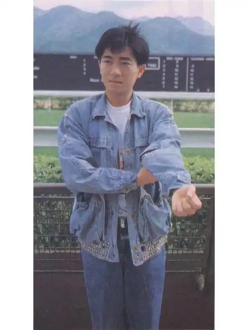 1987陈百强在沙田马场演出的照片