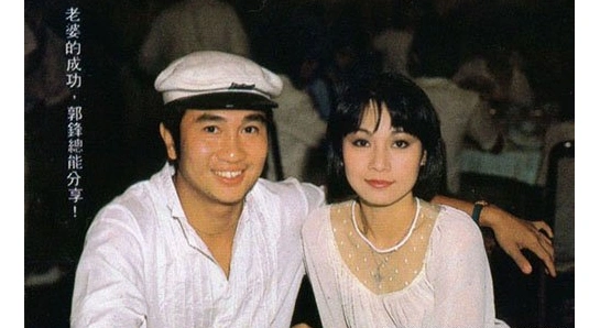 据悉,欧阳佩珊的老公是郭峰,两人当年因戏生情,于1977年结婚.