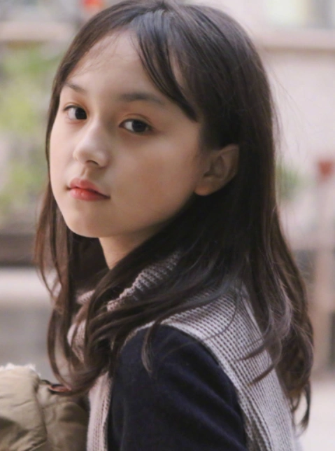 11岁刘楚恬近况曝光,撞脸杨幂仙气藏不住,盛世美颜被网友称赞