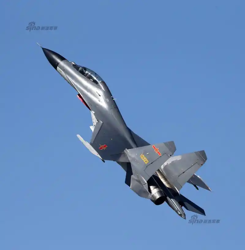 中国空军新型双座歼11b战机为数万民众公开表演_高清图集_新浪网