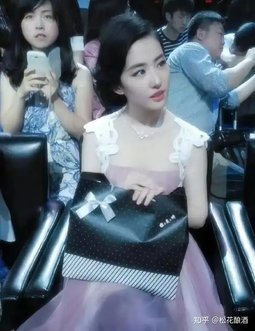 单论颜值的话,杨颖(angelababy)和刘亦菲比,谁更胜一筹?