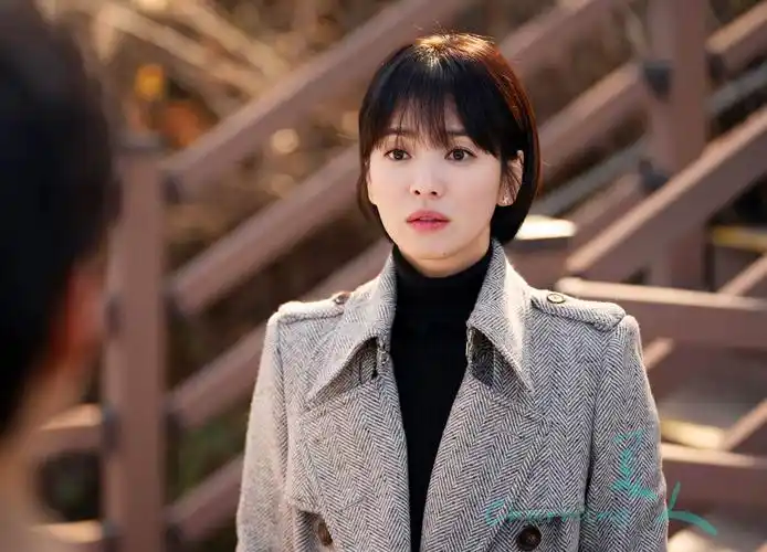 《蓝色生死恋》(2000)饰演:尹恩熙 合作演员:宋承宪;元斌;韩彩英