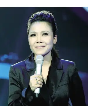 田震主持风格像"说书人"