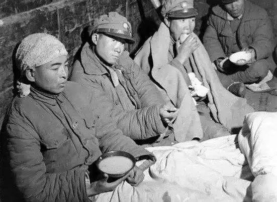 国民党战俘太多解放军四招分辨官与兵